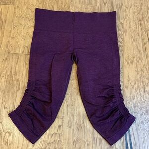 Lululemon Athletica Purple Capri Leggings with Ruched Detail - Size 8